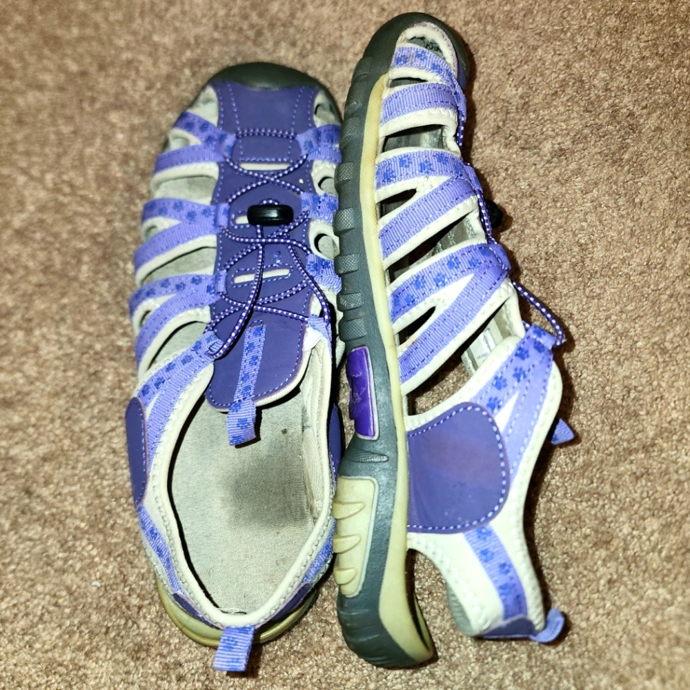 ANIMAL RESCUE SITE size 10 womens hiking, casual, water friendly.